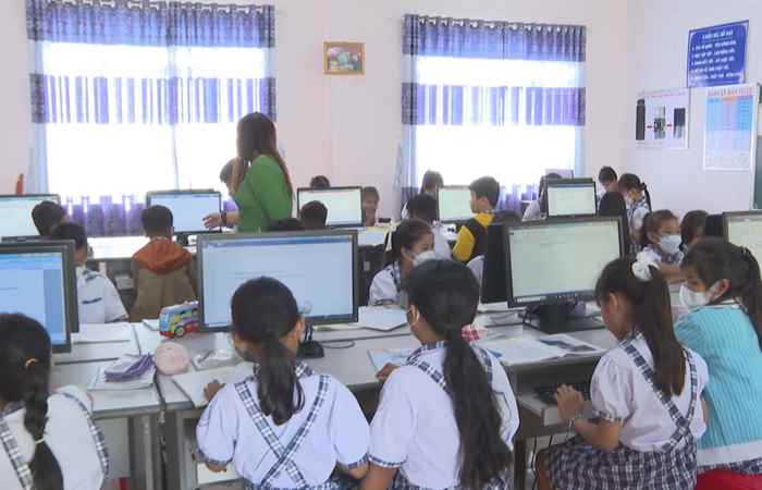 Sóc Trăng: Lộ trình Chuyển đổi số lĩnh vực Giáo dục và Đào tạo, y tế, an sinh xã hội với Chuyển đổi số quốc gia (06-11-2023)